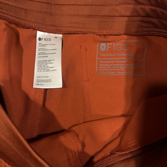 Figs Burnt Orange Scrub Set - Picture 9 of 13